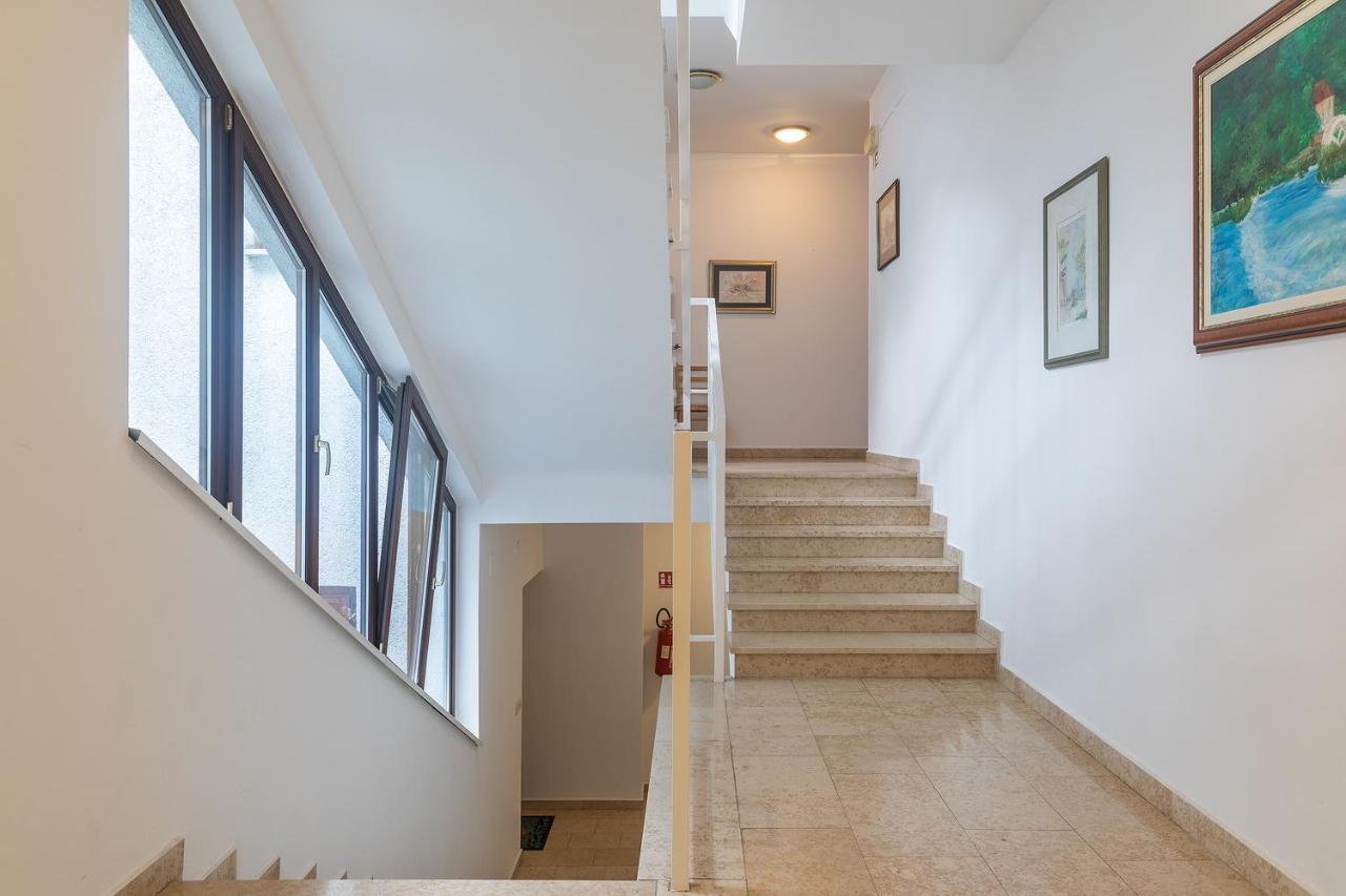 Apartment Little Gallery **** Rovinj Extérieur photo